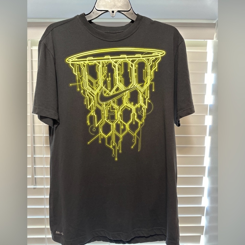 Nike Men’s Basketball Dri-fit  T Shirt Size Medium Color Smoke Grey